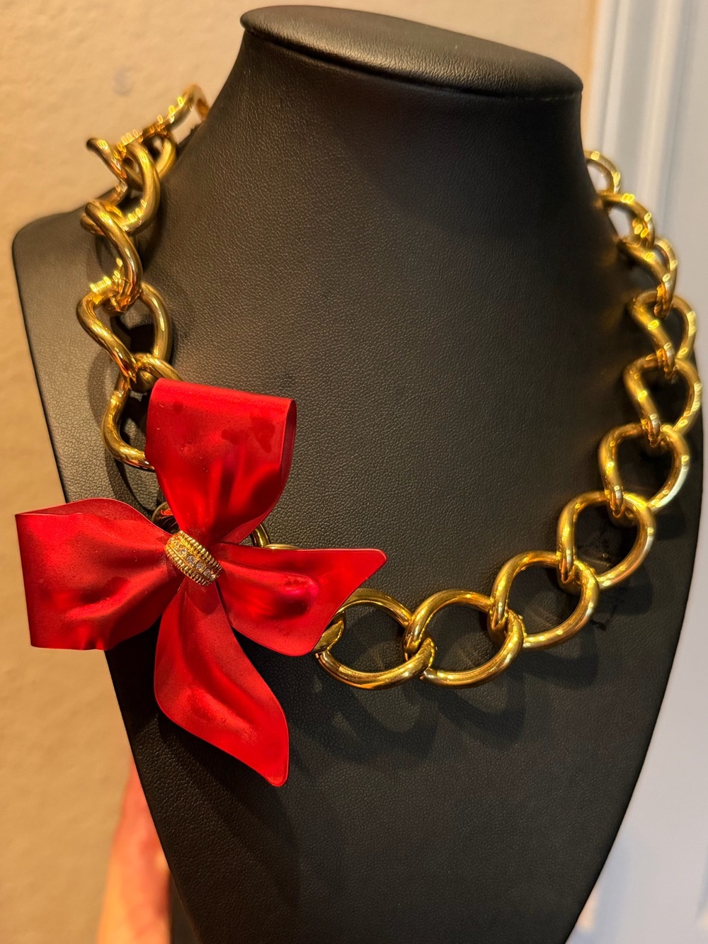 Monet necklace with Austrian crystal vintage bow